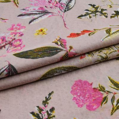 China Custom air jet loom pink 100% rayon digital floral printed jacquard fabric for dress en venta