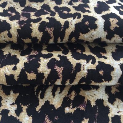 China wholesale custom 100% rayon charlie leopard print fabric for garment zu verkaufen