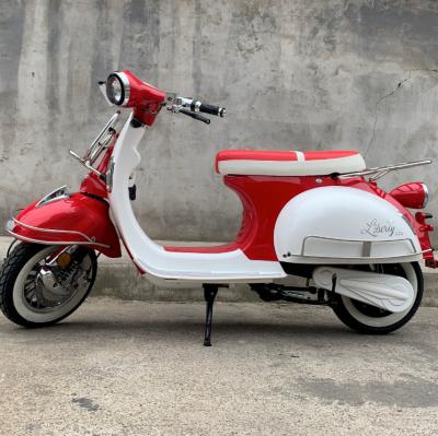 China Europe Popular Electric Scooter Road 60V 20AH Battery 2000W Retro Motor Legal Unisex Vespa Citycoco for sale