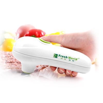 China Hot Selling Food Fresh World Portable Mini Electric Battery Portable Food Vacuum Sealer for Household for sale