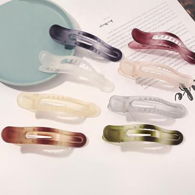 China Custom Made Korean Frosted Acrylic Lady Duckbill Design Hair Claw Clips Simple Ponytail Holder Hair Claw For Women for sale