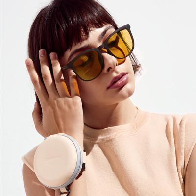 China 2021 fashion sunglasses style sunglasses wholesale with case foldable sunglasses new design folding TR polarized sunglasses women for sale