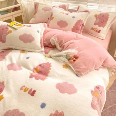 China Sustainable Good Sale Flannel Comforter Stuffed 100% Polyester Filling Comforter Cover For Sleep for sale