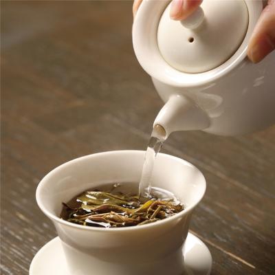 China Raw compressed tea puer tea from millennial trees for sale