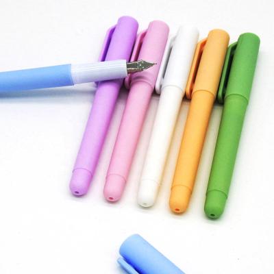 China Replaceable Ink Plastic Popular Cheap Disposable Cartridge OEM Student Fountain Luxury Ink Pen Set for sale