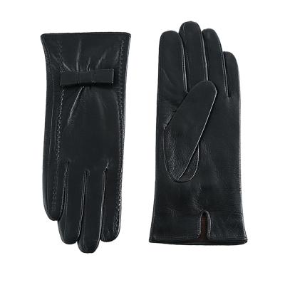 China Comfortable Customization Black Touch Screen Texting Classic Lady Driving Winter Fleece Warm Lined Real Sheep Leather Gloves for sale