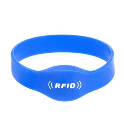 China Ultralight Waterproof/Waterproof Rfid Wristband 13.56mhz Rfid Wristband Used In Swimming Pool for sale