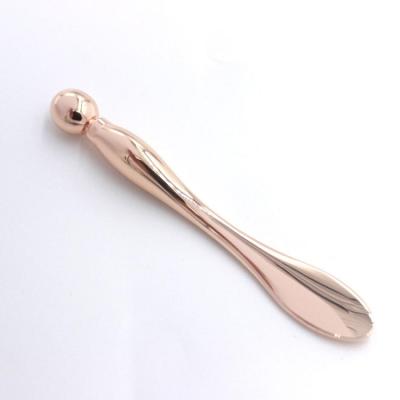 China Zinc Alloy (2021 Gold Plating New Product OEM Face Massager Anti-wrinkle Stick Beauty Stick Eye Massager Tool Eye Cream Spoon for sale