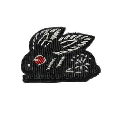 China Rabbit Magician Hand Embroidery Brooch Badges Clothing Bullion Wire Fashion Handmade Jacket Embroidered Indian Silk Patches for sale