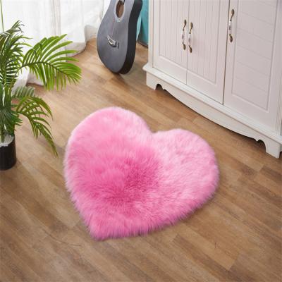 China Washable Plush Pink Faux Fur Rug Bedside Sheepskin Heart Shaped Rug Blanket For Living Room for sale