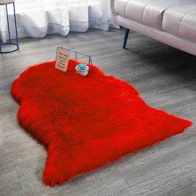 China Washable Custom Made Fluffy Red Carpet Bedside Faux Fur Rug Large Sheepskin Fur Rug for sale