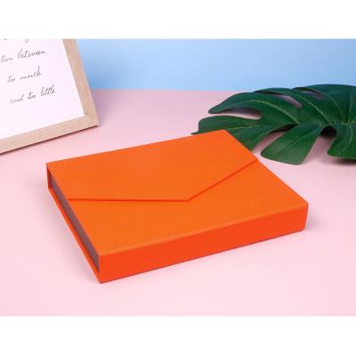 China 2021 New Design Luxury Cardboard Paper Jewelry Box Orange Necklace Pendant Jewelry Packaging Box for sale