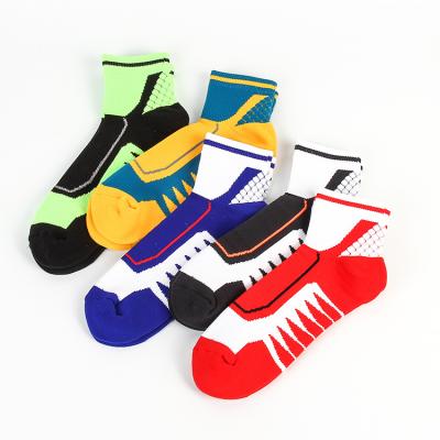 China Breathable Favorable Price Basketball Running Sport Socks Mens Sports Sock Teams Basketball Socks For Sale for sale