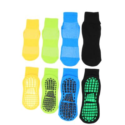 China Hot Sales Anti Slip Socks Supplier Handle Logo Trampoline Dinner Bounce Trampoline Jump Socks Breathable Hot Sales for sale