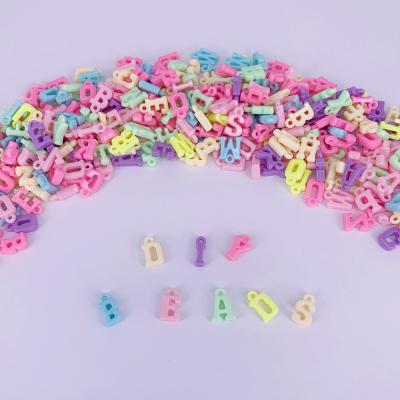 China Lovely Hot Sale Letter Shape Colorful Spacer Plastic Loose Beads Letter Beads For Diy Bracelet Handmade Accessories for sale