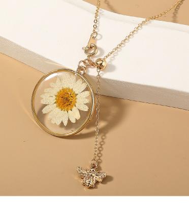 China Best Selling Chrysanthemum Fresh Bee Chain Sweater Single Layer Pendant Necklace for sale