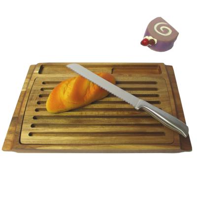 China Sustainable Easy To Clean Wooden Bread Board Decorative Rustic Lightweight Bread Cutting Board for sale