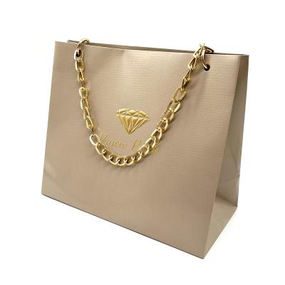 China Recyclable Custom Luxury Paper Packaging Gift Bags With Metal Chain Handles , Textured Paper Bag With Logo for sale