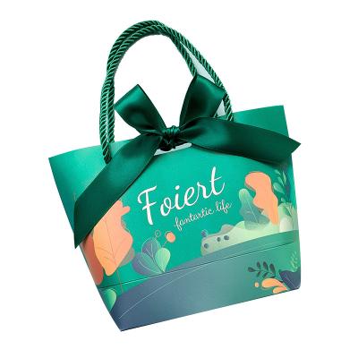 China Recyclable Custom Luxury Design Printed Logo Green Effect Recycled Paper Bag With Ribbon Bowknot For Party Favors for sale