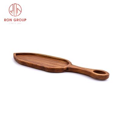 China Premium Natural Wood Stocked Edge Serving Tray Oak Cheese Wood Board For Restaurant for sale