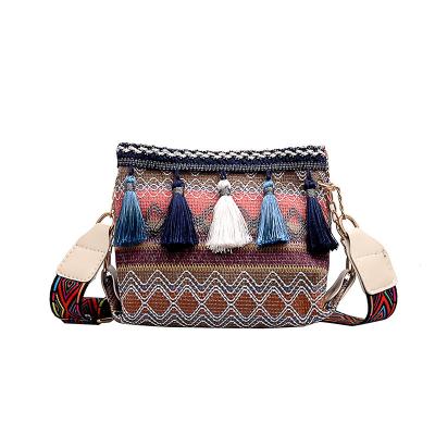 China The Other Lady Shoulder Bag Wallet Fashion Vintage Style Tassel Decoration Ethnic Messenger Bag for sale