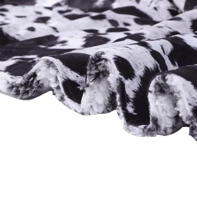 China Hotsale Wholesale Folded Plush Blanket Throw Comfortable Printing Color 50 Single Reversible Fleece Blankets Min Order for sale