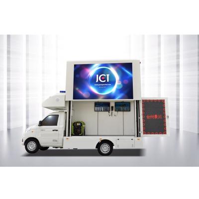 China Outdoor Advertising Truck With Three Sides LED Screen Display And Hydraulic Lifting 2560mm*1600mm for sale