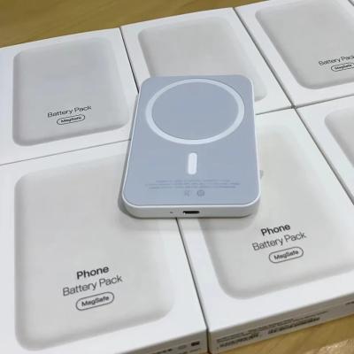 China Original super white mini magsafeic pack ultra slim mini battery pack 5000mah Powerbank have Logo Magnetic For Magsafe Wireless power bank 14pro max for sale