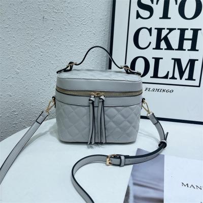 China Multi-functional Bolsos De Mujer New Product Glamorous Boxycharm Bag Square Lady Crossbody Bag for sale