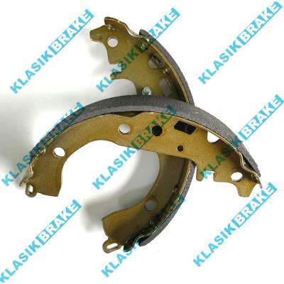 China Auto Part 04495-52040 Klasik Auto Parts Braking Circuit Rear Axle Brake Shoes Low-Metallic Brake Lining S753-8105 For COROLLA for sale