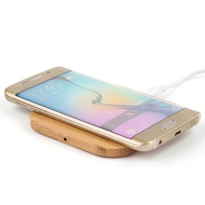 China Magnets Wooden Wireless Strong Suction Charger Phone Charging Wooden Wireless Charger for sale