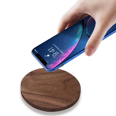 China 2021 Eco Friendly Imagination Wireless Cheap Wireless Charger Charging Power Bank for sale