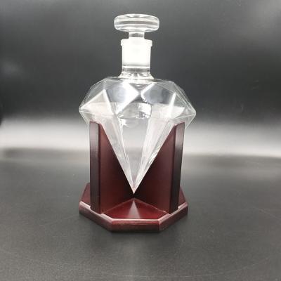 China Deluxe Diamond Whiskey Decanter with Custom Mahogany Decanter Stand and 2 Glasses for sale