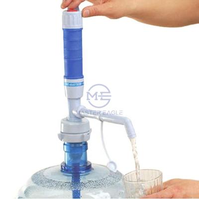 China Drinking Water Treatment Bottles Automatic Water Pump Dry Cell Battery Pump For 5 Gallon Bottles With Switch for sale