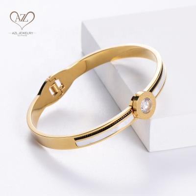 China Luxury Environmental Friendly Jewelry 316Lss Shell Crystal Bracelets Engraved Letter Bracelets For Women for sale