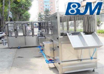 China Automatische 3 Gallone/5 Gallone füllende mit einer Kappe bedeckende Maschine 200-280 BPH ausspülend zu verkaufen