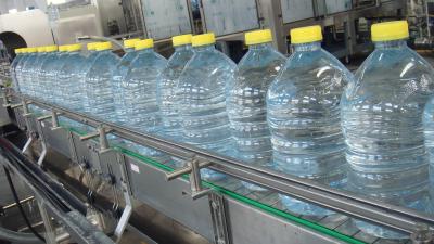 中国 ペットのための産業 5L 自動液体のびんの充填機は 400-8000BPH をびん詰めにします 販売のため