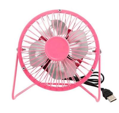 China 2021 Outdoor Hot Selling Popular Metal USB 4Inch Mini Pink Black Desktop Fan For Kids Adults for sale