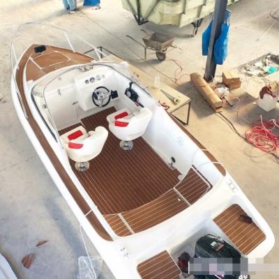 China Fiberglass 550 Style Fiberglass Luxury Leisure Boat for sale