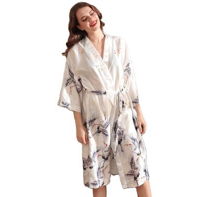 China High Quality QUICK DRY White Bathrobe With Logo Bridal Party Robes Custom Made For Women for sale