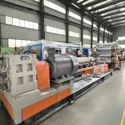 China Máquina de extrusión de plástico de 110 kW para la fabricación de placas de plástico desechables en venta