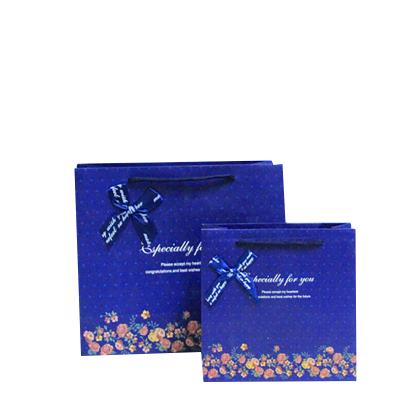 China Recyclable Stock Printed Bags Blue Custom Design Hand Held Paper Bags for sale