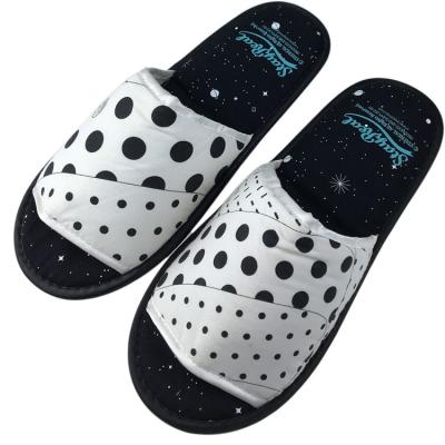 China Disposable Slippers Shape Open Toe Pantuflas Slipper Customized for sale