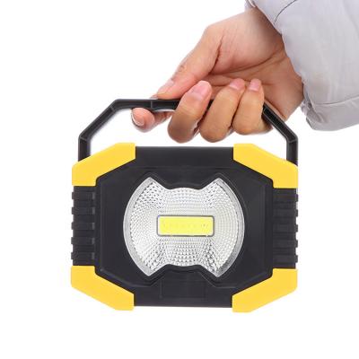 China New LANDSCAPE Style COB LED Lamp Dry Battery Working Handheld Flood Light For Auto Repair for sale