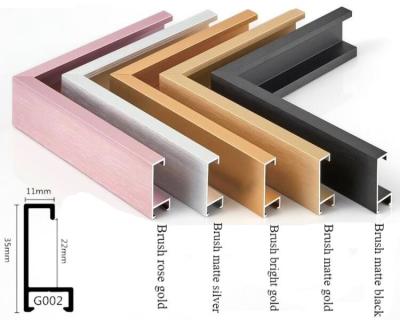 Chine Profil d'extrusion en alliage d'aluminium peint en noir et rouge pour cadre d'image à vendre