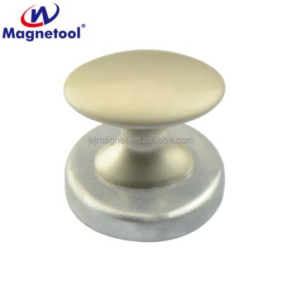 中国 Industrial Ferrite Pot Magnet Round Base Magnet D32mm Door Magnet With Knob 販売のため