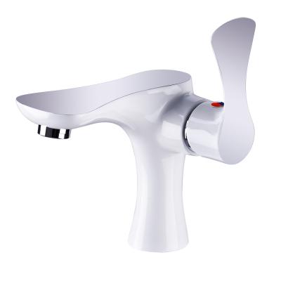 China Metered Taps Bathroom Basin Faucet Single Hole Side Handle Deck Mounted Contemporary Chrome Plated for sale