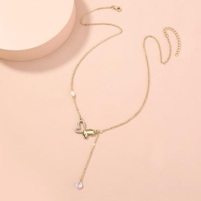 China Fashion Light Luxury Simple Heart Necklace Girls Women's Clavicle Chain Design Pendant Necklace New Girls Hair Decoration for sale