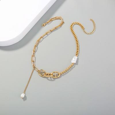 China 2021 Hot Selling Wholesale CLASSIC Geometric Shape Women's Necklace Bumblebee Gold Plated Gold Bead Necklace Pendant for sale