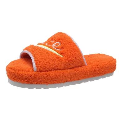 China New fashion trend autumn 2022 foreign trade large size ladies thick unique slippers European and American style Nice style coral velvet for sale